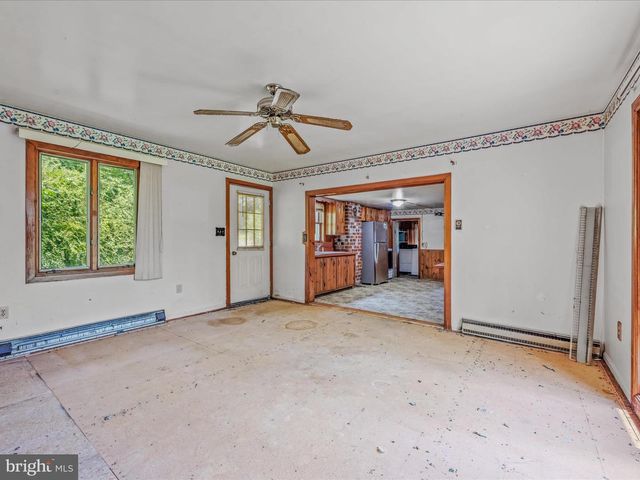 2301 POOR HOUSE RD, Martinsburg, WV 25403