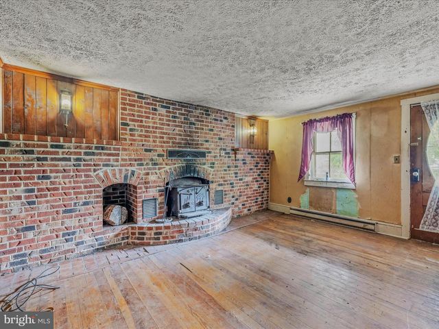 2301 POOR HOUSE RD, Martinsburg, WV 25403