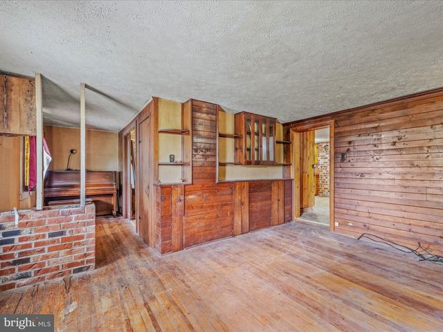 2301 POOR HOUSE RD, Martinsburg, WV 25403