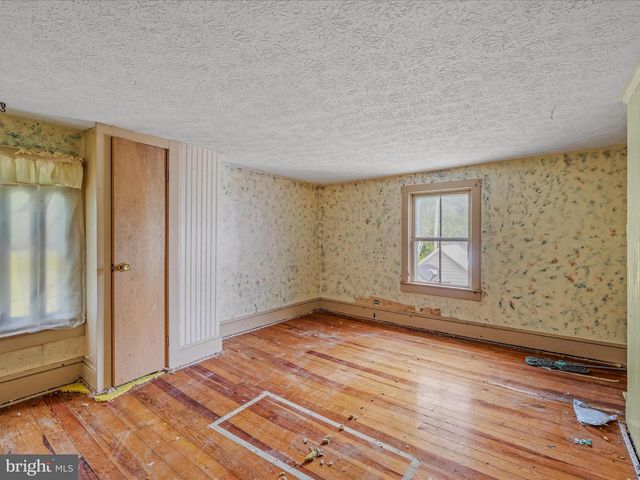 2301 POOR HOUSE RD, Martinsburg, WV 25403