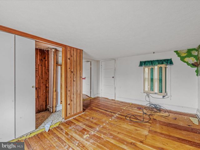 2301 POOR HOUSE RD, Martinsburg, WV 25403