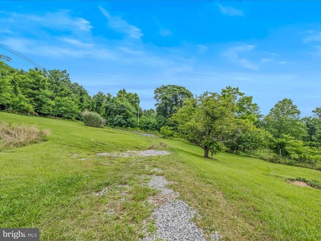 2301 POOR HOUSE RD, Martinsburg, WV 25403