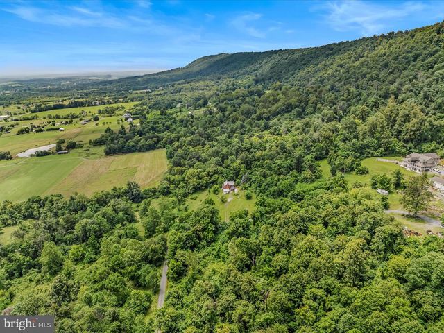 2301 POOR HOUSE RD, Martinsburg, WV 25403