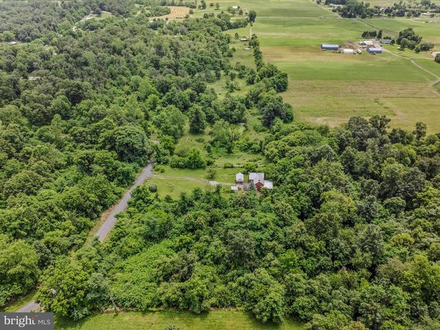 2301 POOR HOUSE RD, Martinsburg, WV 25403