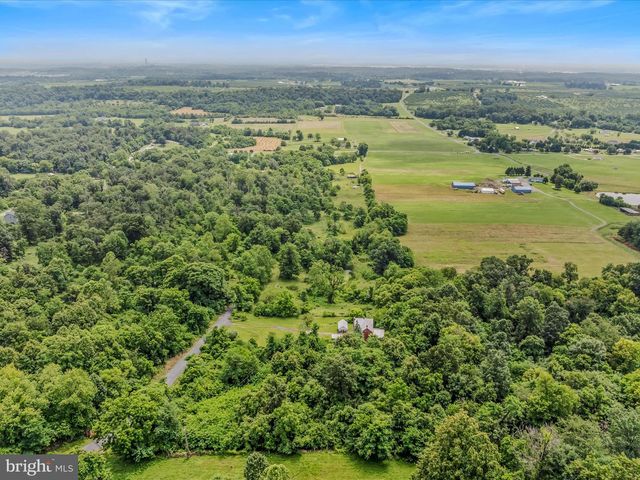 2301 POOR HOUSE RD, Martinsburg, WV 25403