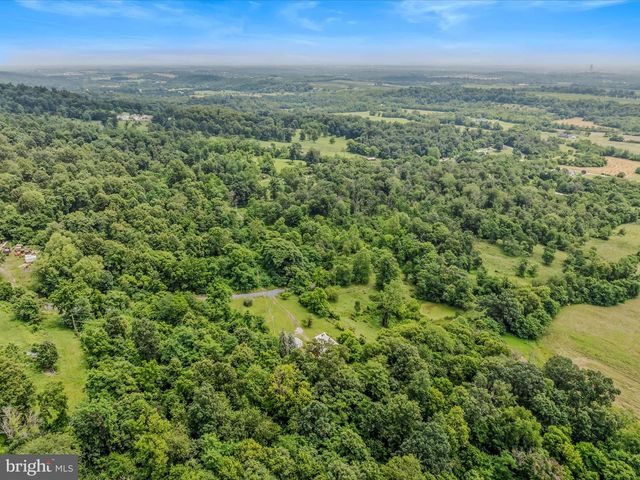 2301 POOR HOUSE RD, Martinsburg, WV 25403