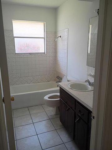 8713 S Hillcrest Drive, Oklahoma City, OK 73159