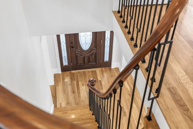 5 Cottage St, Nahant, MA 01908