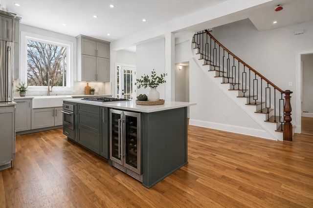 5 Cottage St, Nahant, MA 01908