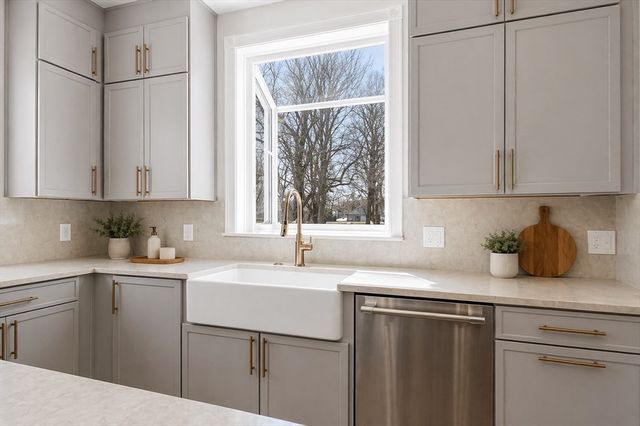 5 Cottage St, Nahant, MA 01908