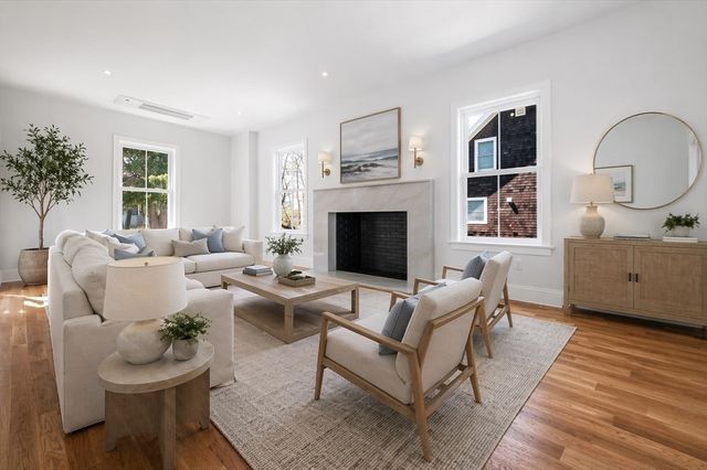 5 Cottage St, Nahant, MA 01908