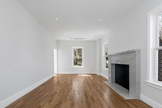 5 Cottage St, Nahant, MA 01908
