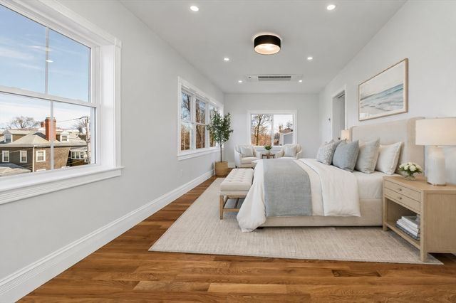 5 Cottage St, Nahant, MA 01908