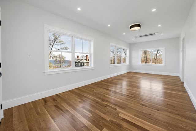 5 Cottage St, Nahant, MA 01908
