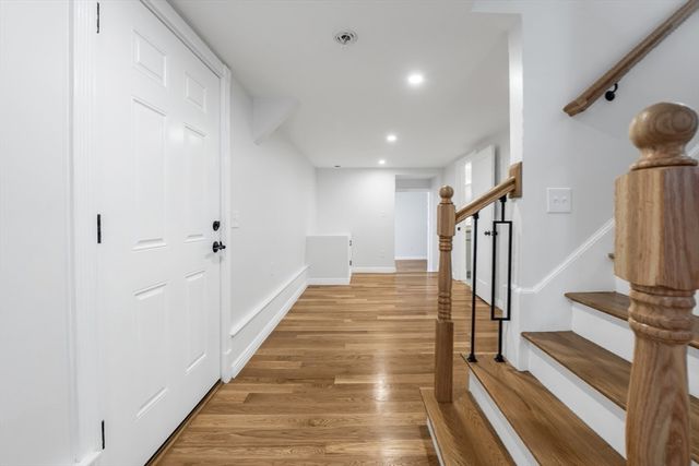 5 Cottage St, Nahant, MA 01908