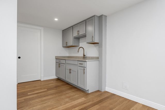 5 Cottage St, Nahant, MA 01908