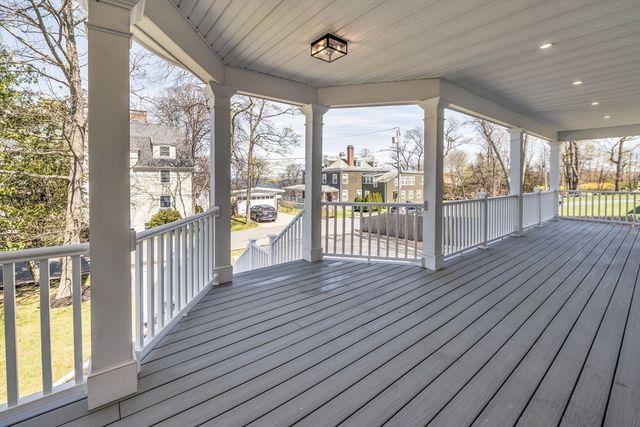5 Cottage St, Nahant, MA 01908