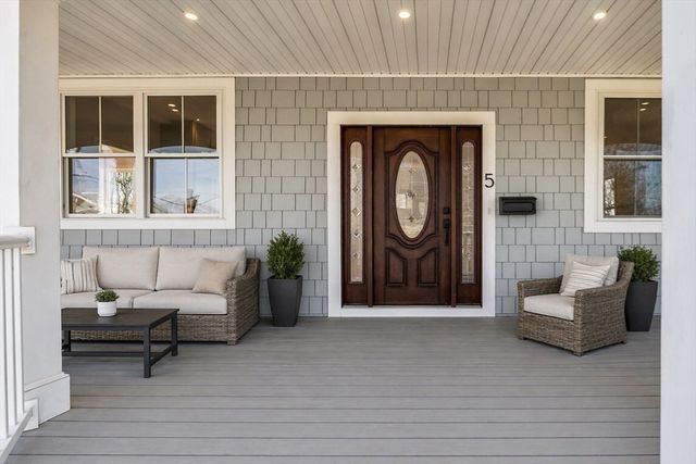 5 Cottage St, Nahant, MA 01908