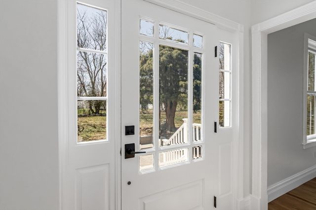 5 Cottage St, Nahant, MA 01908