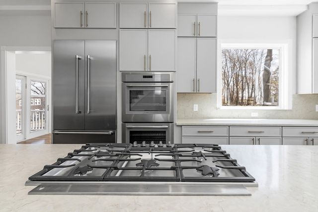 5 Cottage St, Nahant, MA 01908
