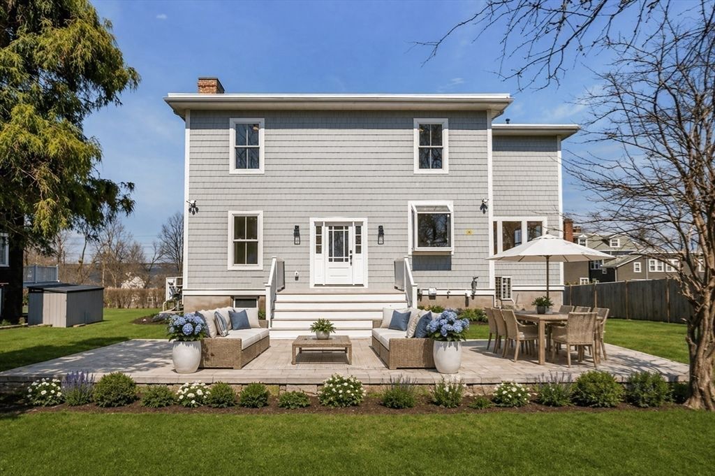 5 Cottage St, Nahant, MA 01908