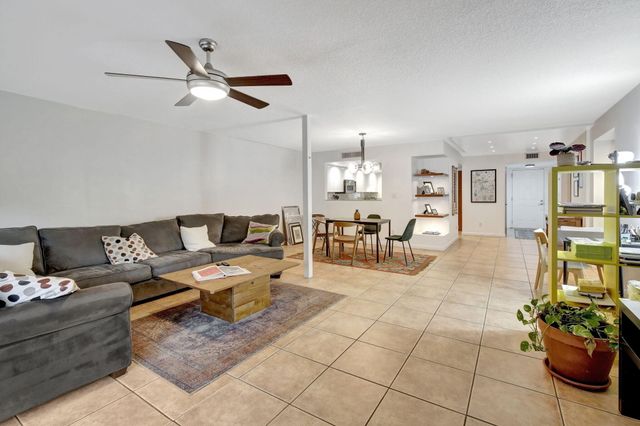 141 SW 96th Terrace 302, Plantation, FL 33324