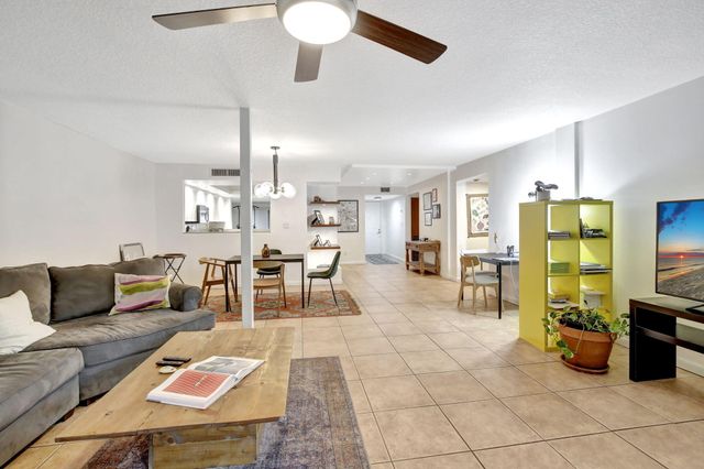141 SW 96th Terrace 302, Plantation, FL 33324
