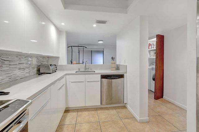 141 SW 96th Terrace 302, Plantation, FL 33324