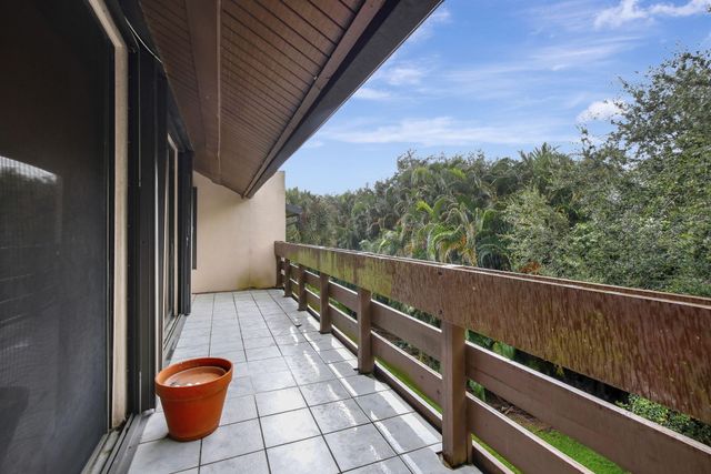 141 SW 96th Terrace 302, Plantation, FL 33324