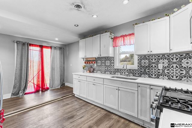 1452 S 17th Street, Omaha, NE 68108