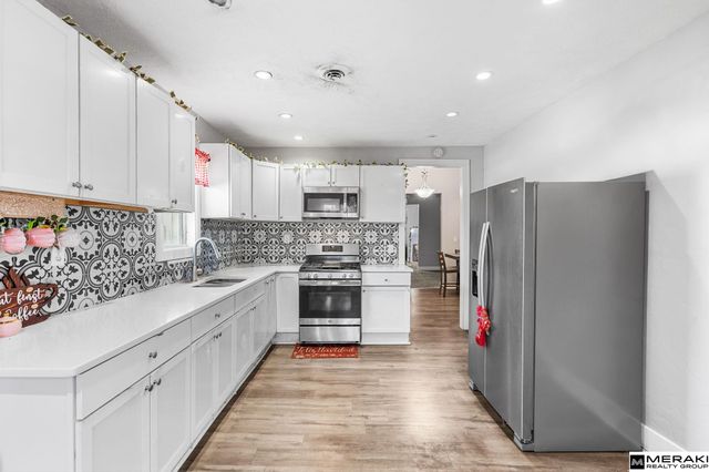 1452 S 17th Street, Omaha, NE 68108