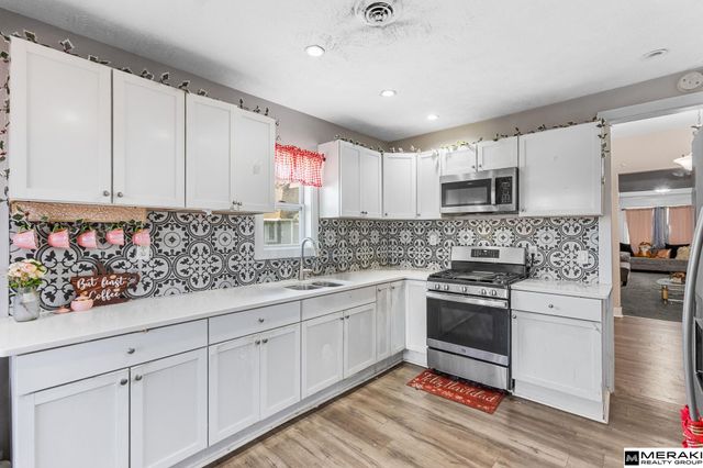 1452 S 17th Street, Omaha, NE 68108