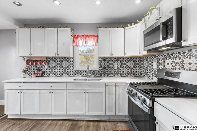 1452 S 17th Street, Omaha, NE 68108