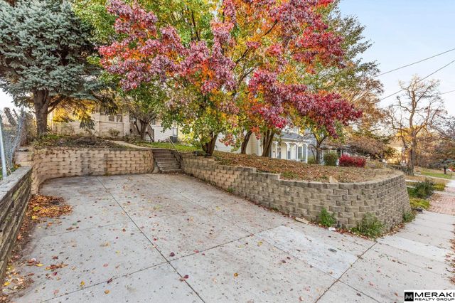 1452 S 17th Street, Omaha, NE 68108