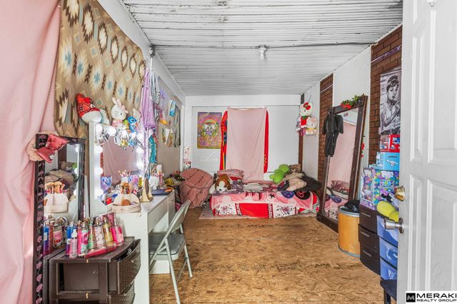 1452 S 17th Street, Omaha, NE 68108