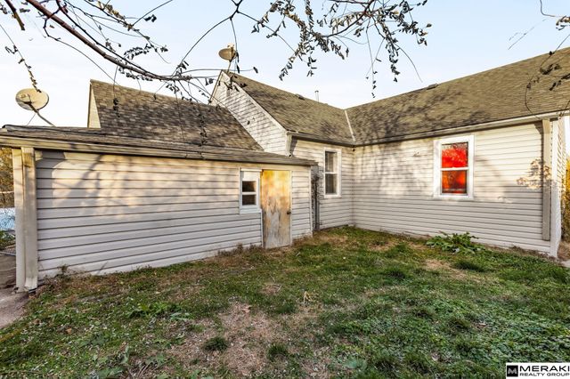 1452 S 17th Street, Omaha, NE 68108