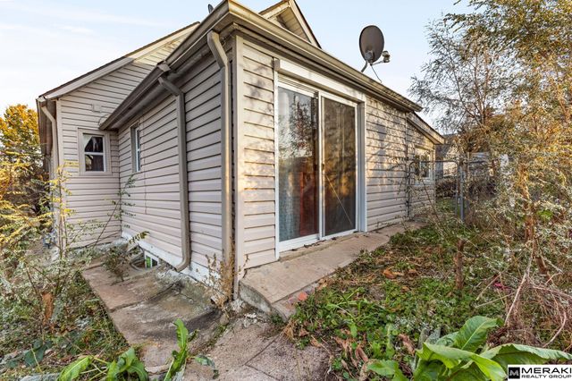 1452 S 17th Street, Omaha, NE 68108