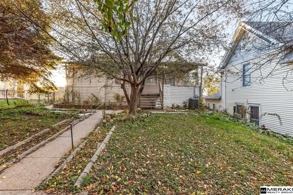 1452 S 17th Street, Omaha, NE 68108