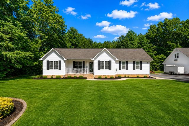 51 Larkspur Ct, Tullahoma, TN 37388