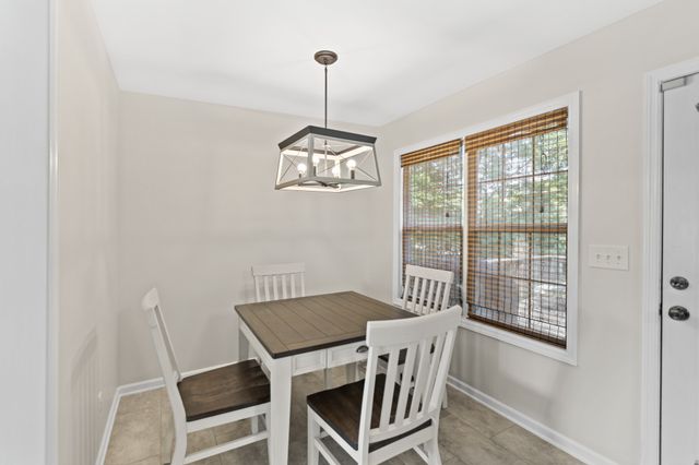 51 Larkspur Ct, Tullahoma, TN 37388
