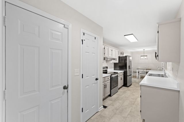 51 Larkspur Ct, Tullahoma, TN 37388