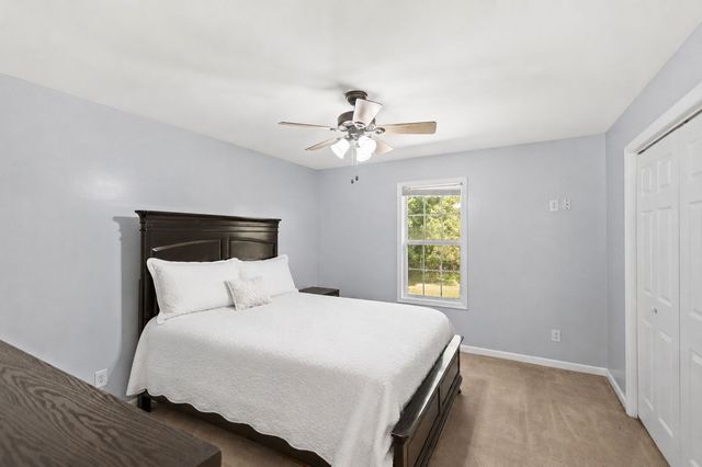 51 Larkspur Ct, Tullahoma, TN 37388