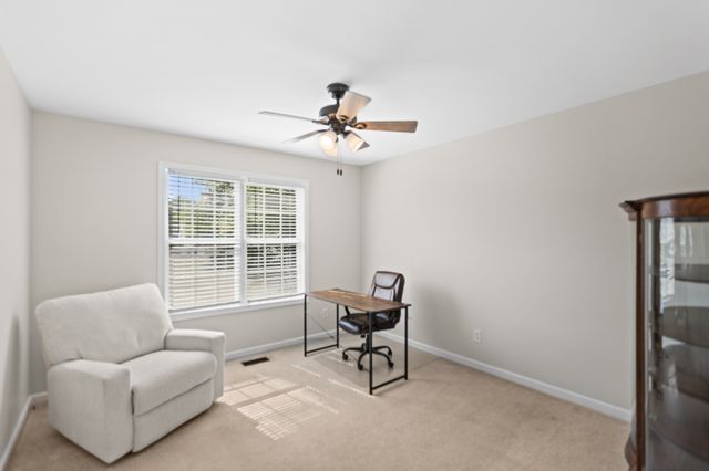 51 Larkspur Ct, Tullahoma, TN 37388