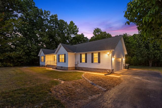 51 Larkspur Ct, Tullahoma, TN 37388