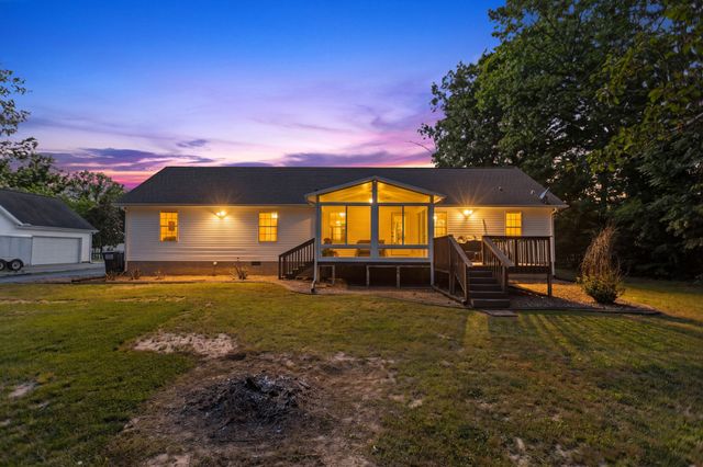 51 Larkspur Ct, Tullahoma, TN 37388