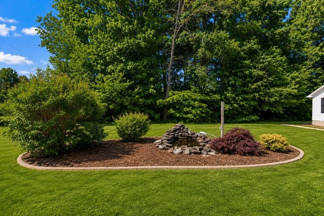 51 Larkspur Ct, Tullahoma, TN 37388
