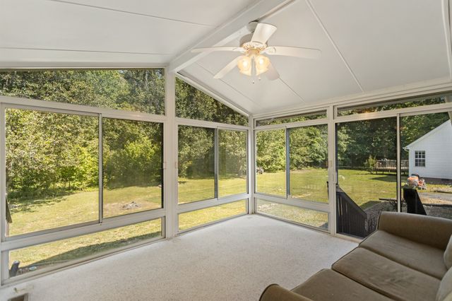 51 Larkspur Ct, Tullahoma, TN 37388