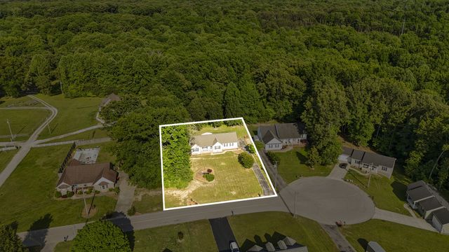 51 Larkspur Ct, Tullahoma, TN 37388