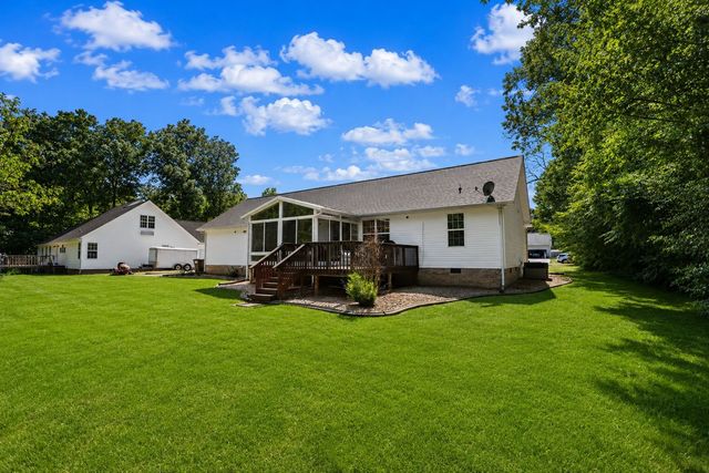 51 Larkspur Ct, Tullahoma, TN 37388