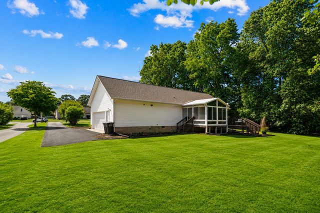 51 Larkspur Ct, Tullahoma, TN 37388
